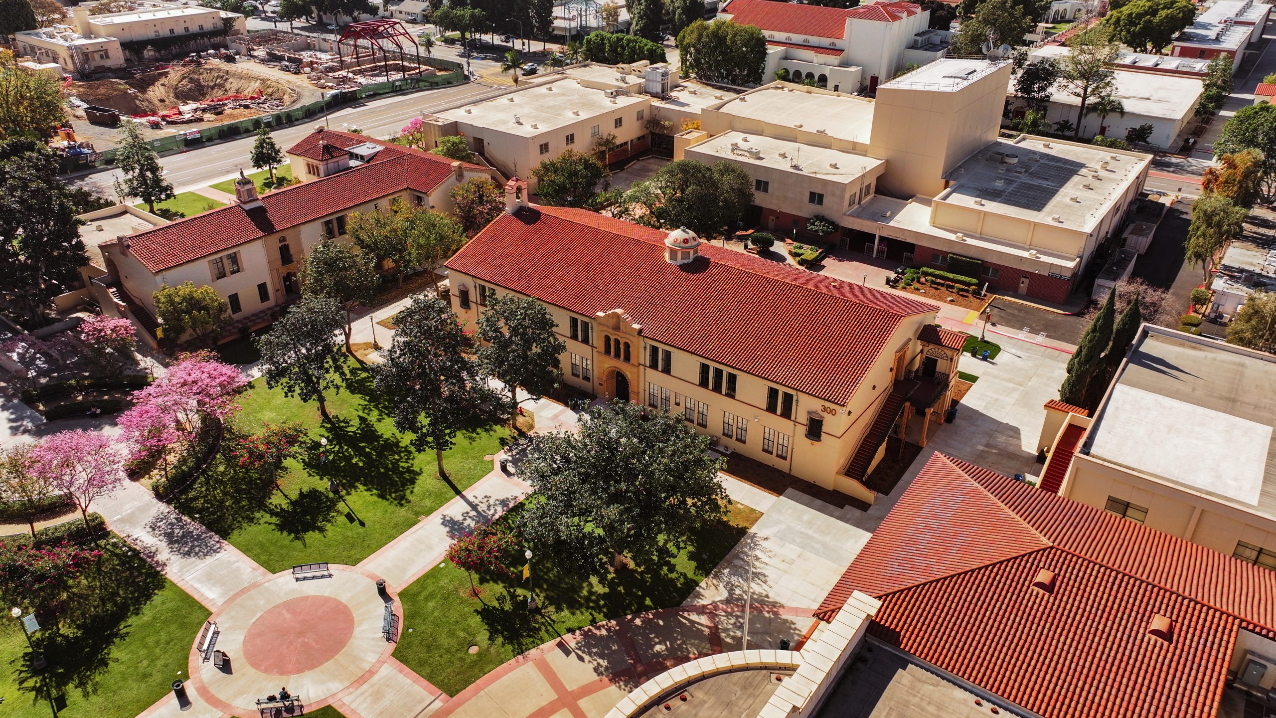 Aerial image of Building 300 at Fullerton College.